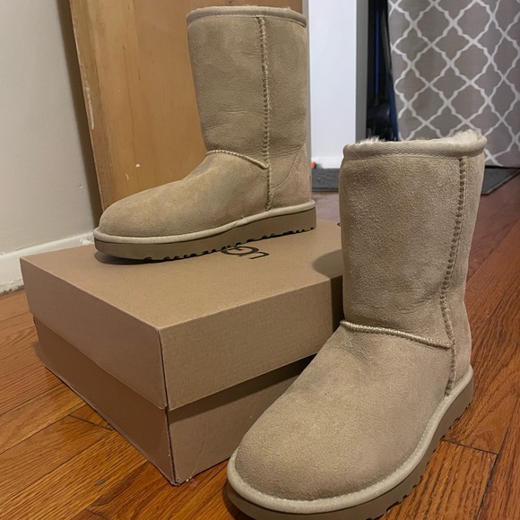 UGGS - Picture 6 of 7
